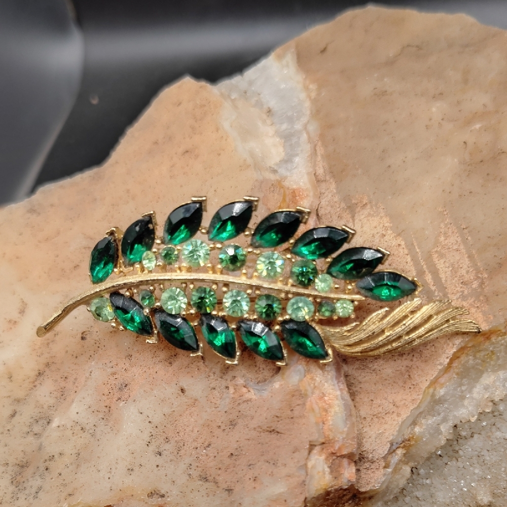 Vintage Gold Tone Green And Uranium Rhinestone Leaf Brooch - Picture 3 of 8